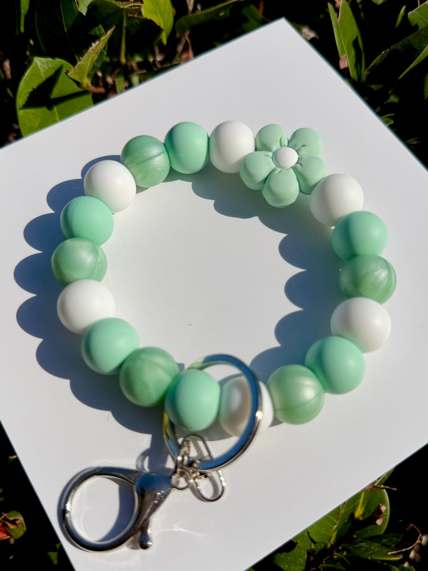 Flower 🌸 Beaded Wristlet