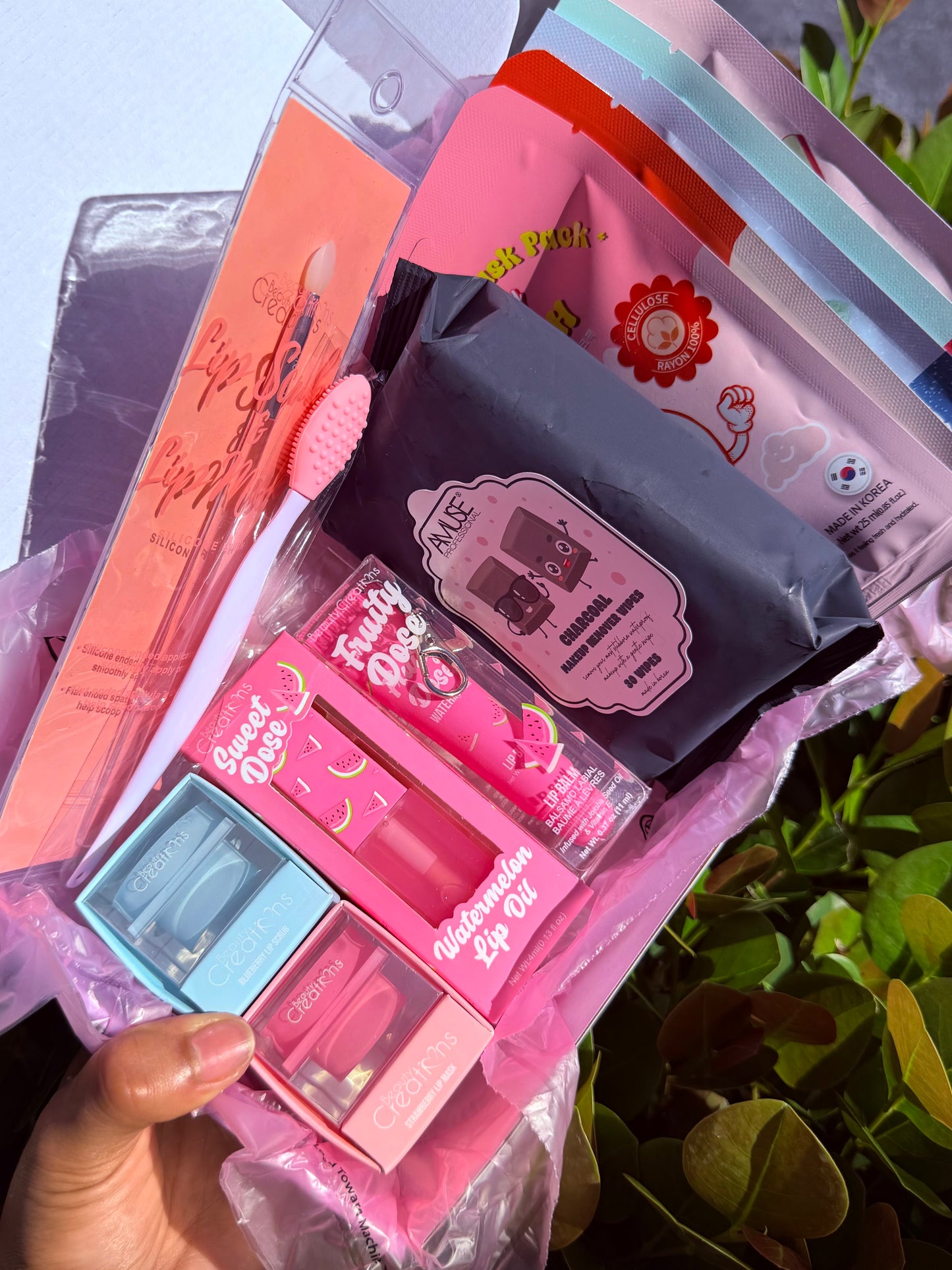 Face Masks + Lippies 🧖🏽‍♀️ Box (12 Pieces)